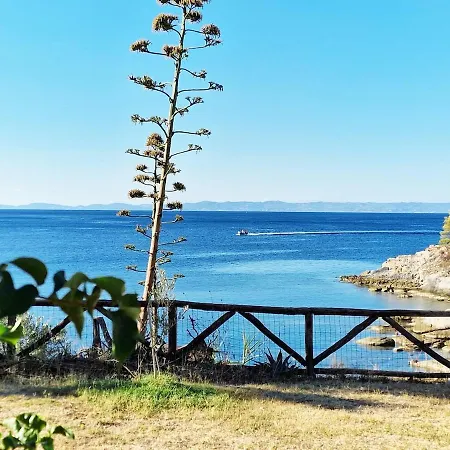 Sea La Vie Seafront Apartment,