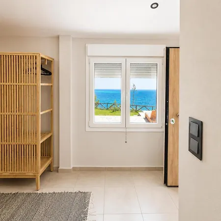 Sea La Vie Seafront Apartment, 公寓
