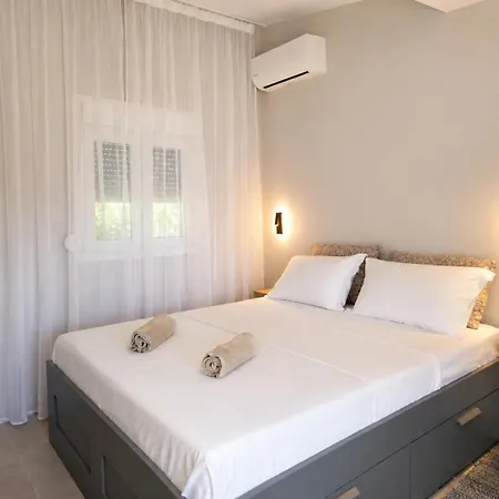 Sea La Vie Seafront Apartment, *