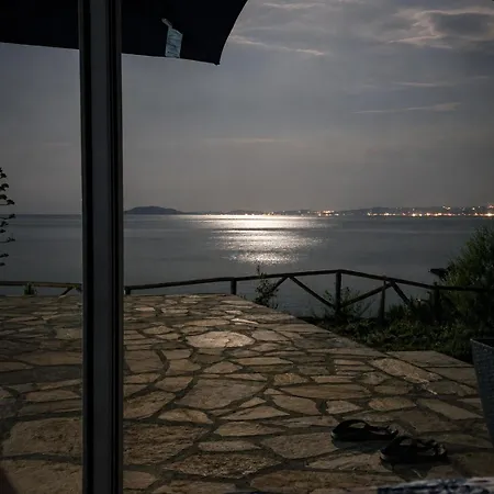 Sea La Vie Seafront Apartment, 아파트 *