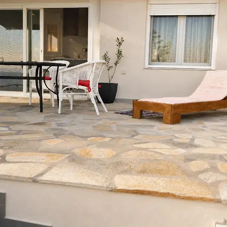 Sea La Vie Seafront Apartment, 아파트 *