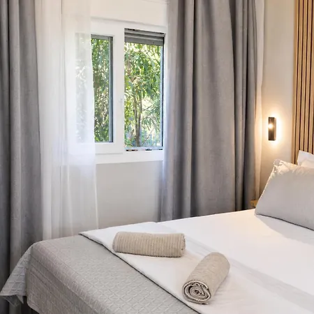 Sea La Vie Seafront Apartment, *