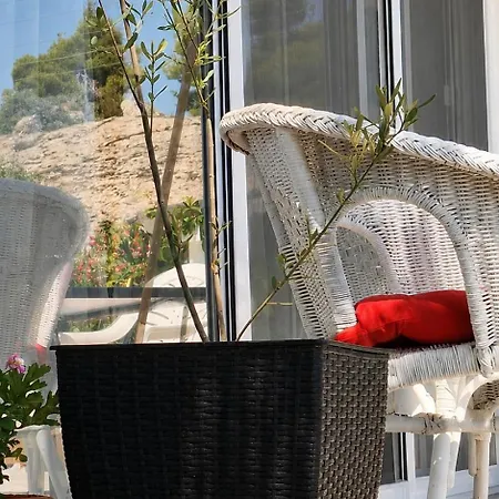 Sea La Vie Seafront Apartment, 아파트 칼로그리아